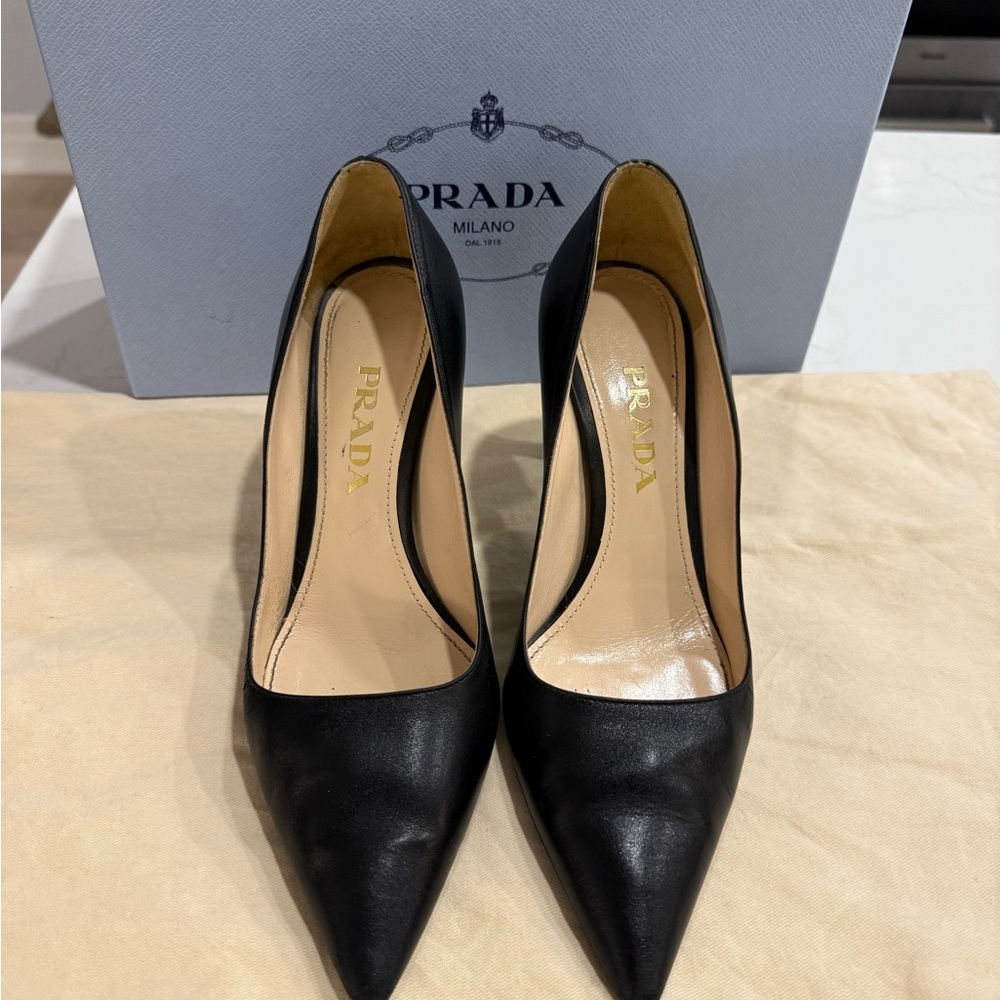 Prada Closed Toe Black Leather Pumps Size 35
